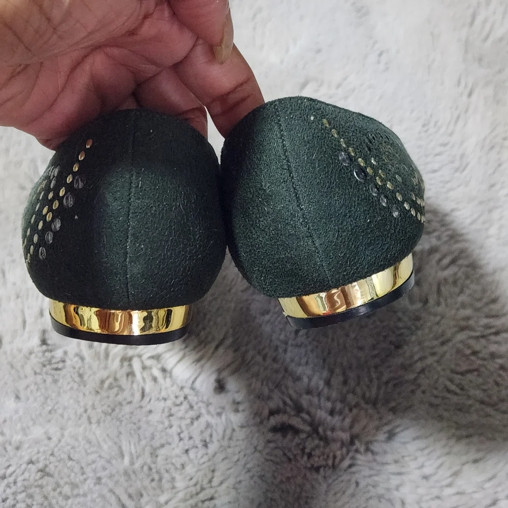 Emerald Green suede embellished flats with gold and silver details - Picture 2 of 5